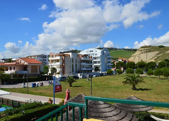 Vacanze Blue Bay מלון דירות