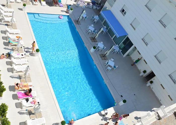 מלון דירות Vacanze Blue Bay 4*