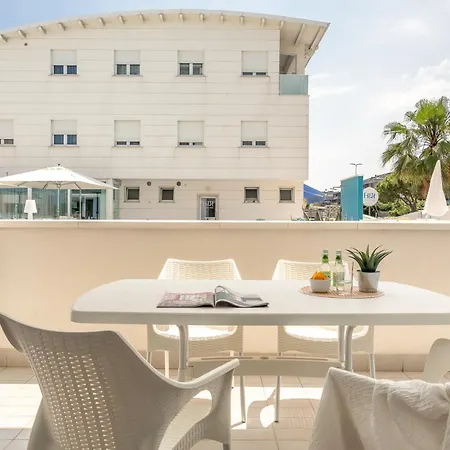 Vacanze Blue Bay Lägenhetshotell 4*